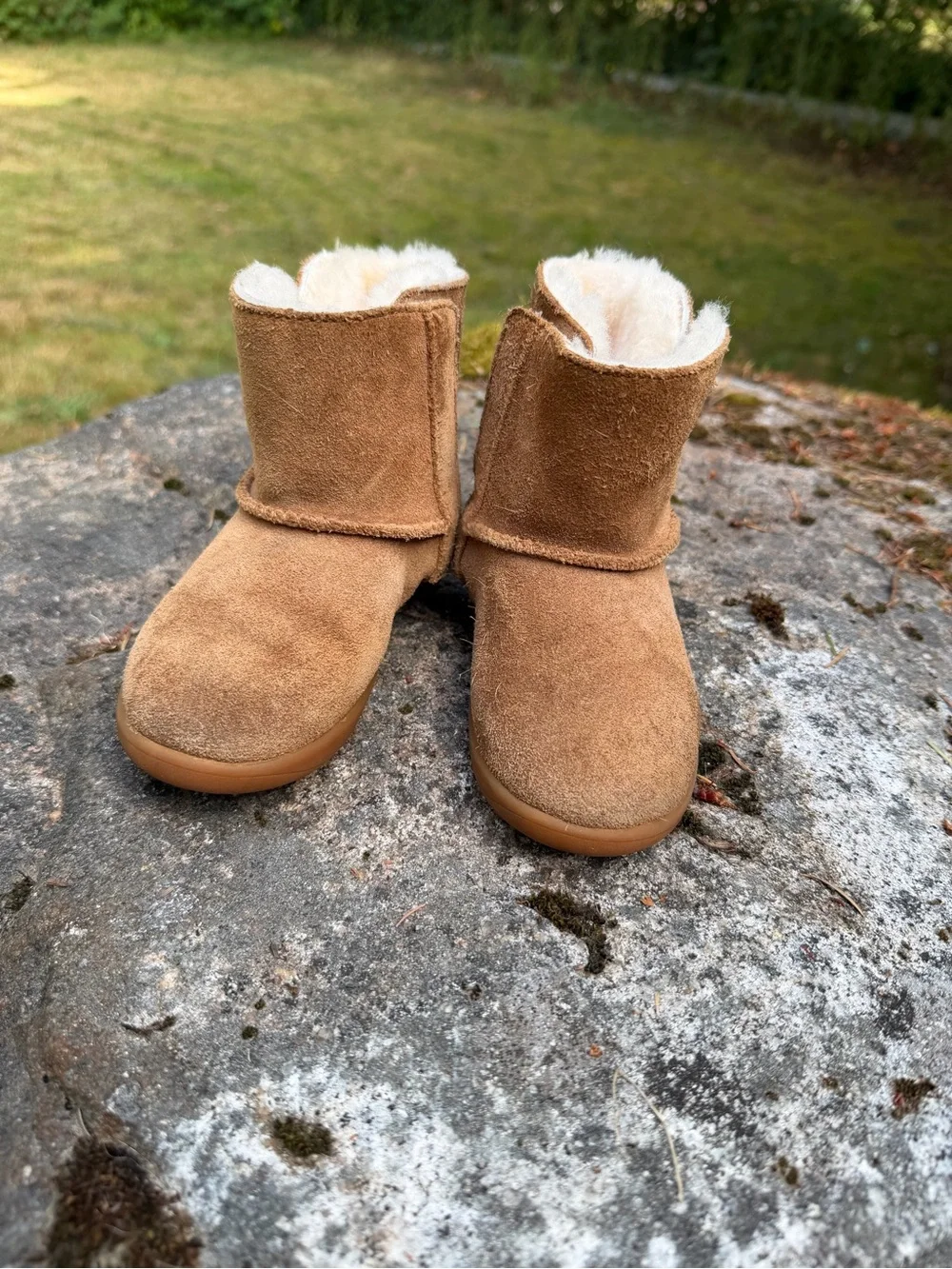 Toddler Keelan Uggs! in Chestnut  Size 8